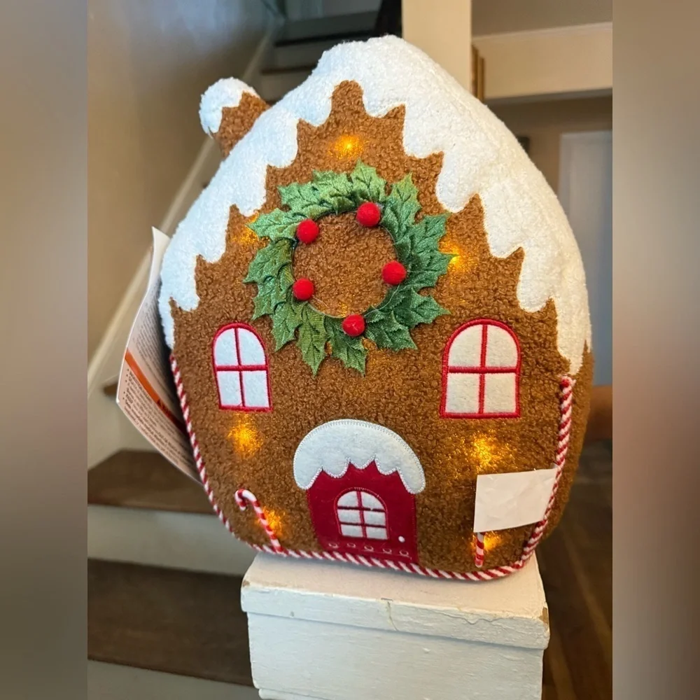 Cupcake and cashmere gingerbread house decorational pillow NWT with lights